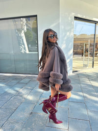 BELORIA – Faux Fur Trim Cape