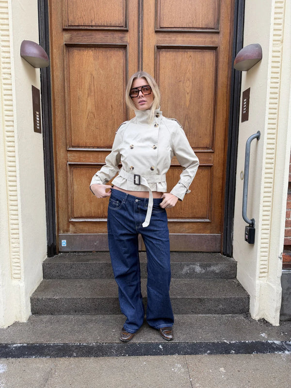 BELORIA – Cropped Belted Trench Jacket