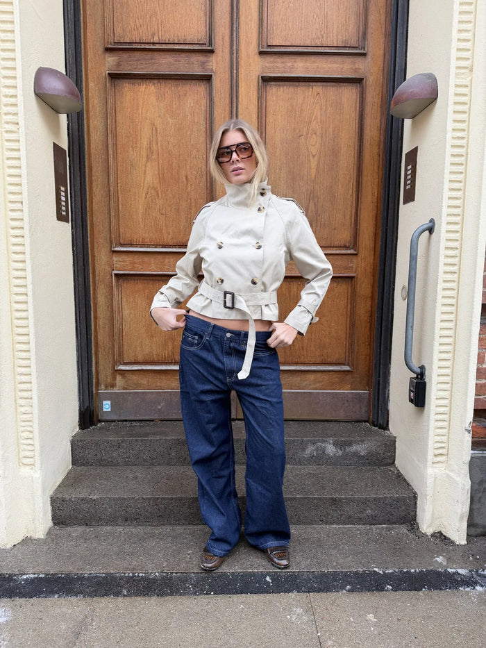 BELORIA – Cropped Belted Trench Jacket
