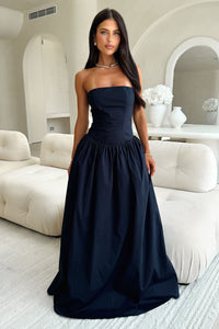 Vestido Iridessa con falda de tul y escote palabra de honor