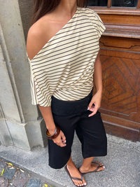 BELORIA – Asymmetrical One-Shoulder Striped Top