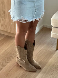 Beloria - Bassau cowboy boots in beige imitated suede