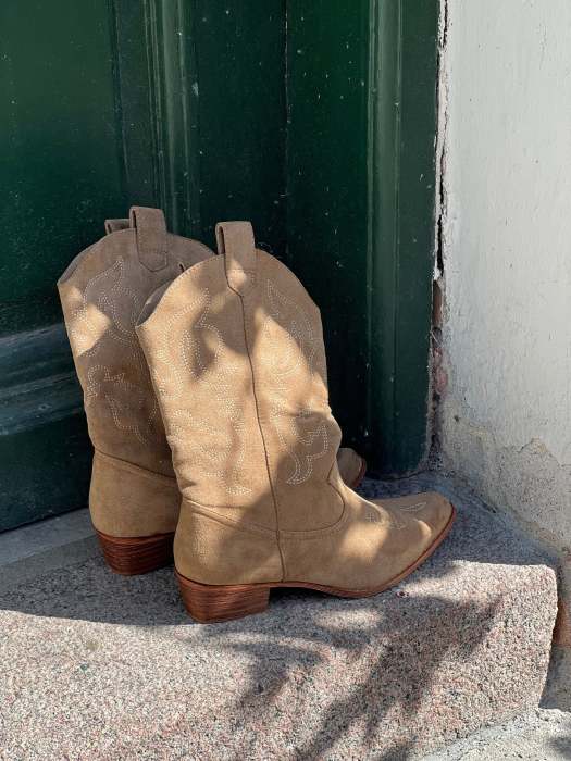 Beloria - Bassau cowboy boots in beige imitated suede