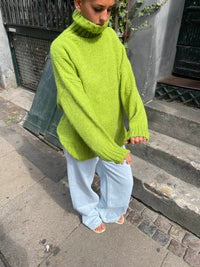 BELORIA – Green Ribbed Turtleneck