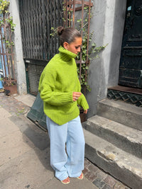 BELORIA – Green Ribbed Turtleneck