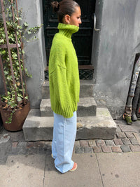 BELORIA – Green Ribbed Turtleneck
