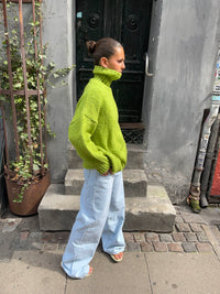 BELORIA – Green Ribbed Turtleneck